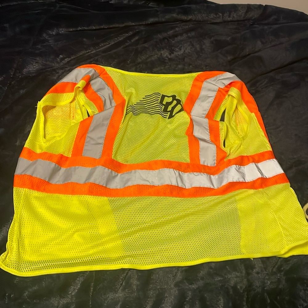 Reflective Construction Vest - Picture 2 of 4